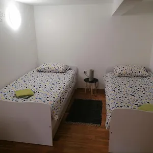  Apartment Tia